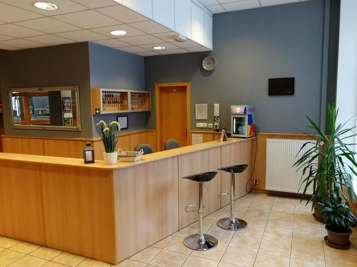 Vzdelavaci Stredisko A Hotel Varnsdorf Exteriör bild