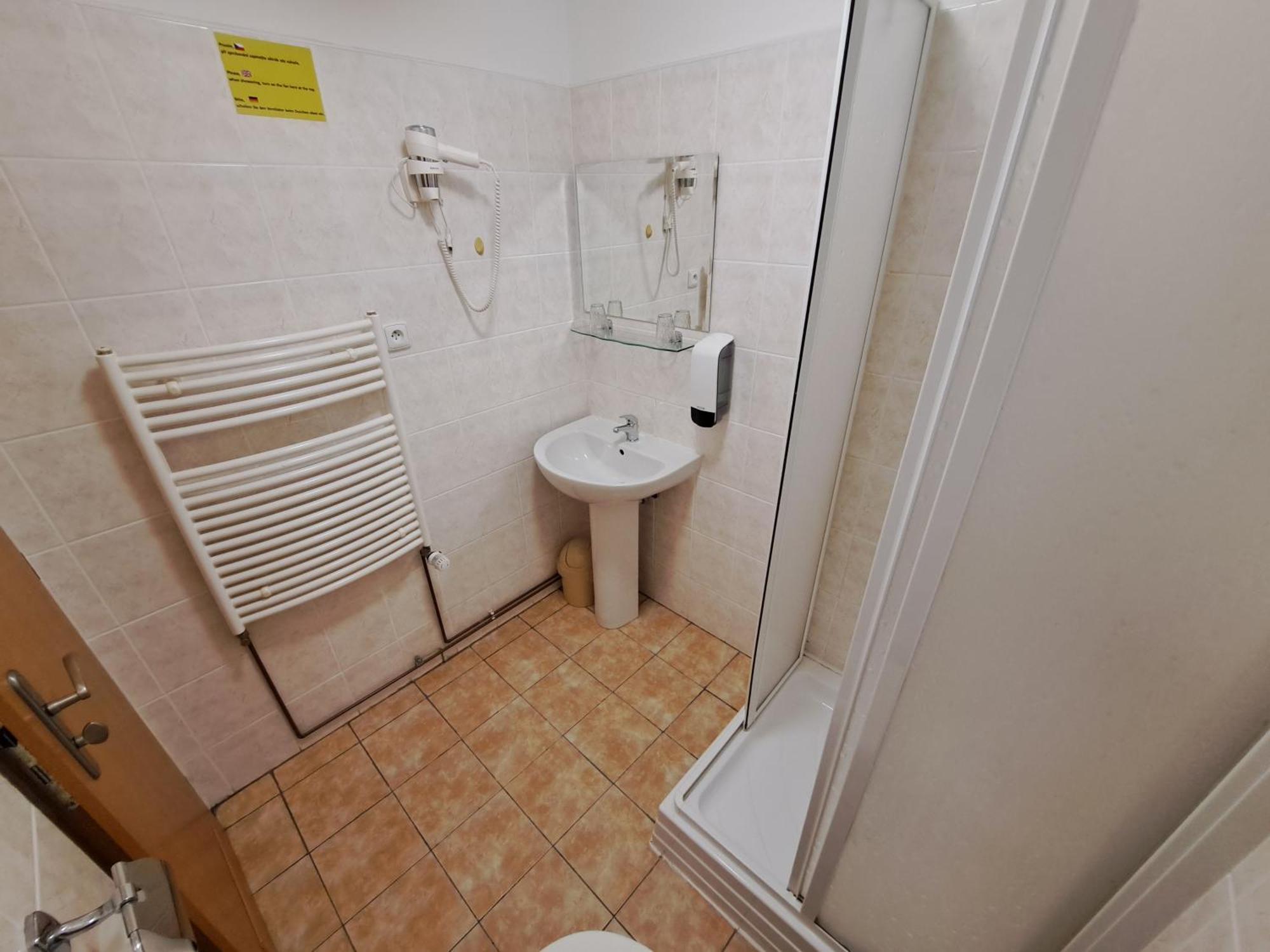 Vzdelavaci Stredisko A Hotel Varnsdorf Exteriör bild