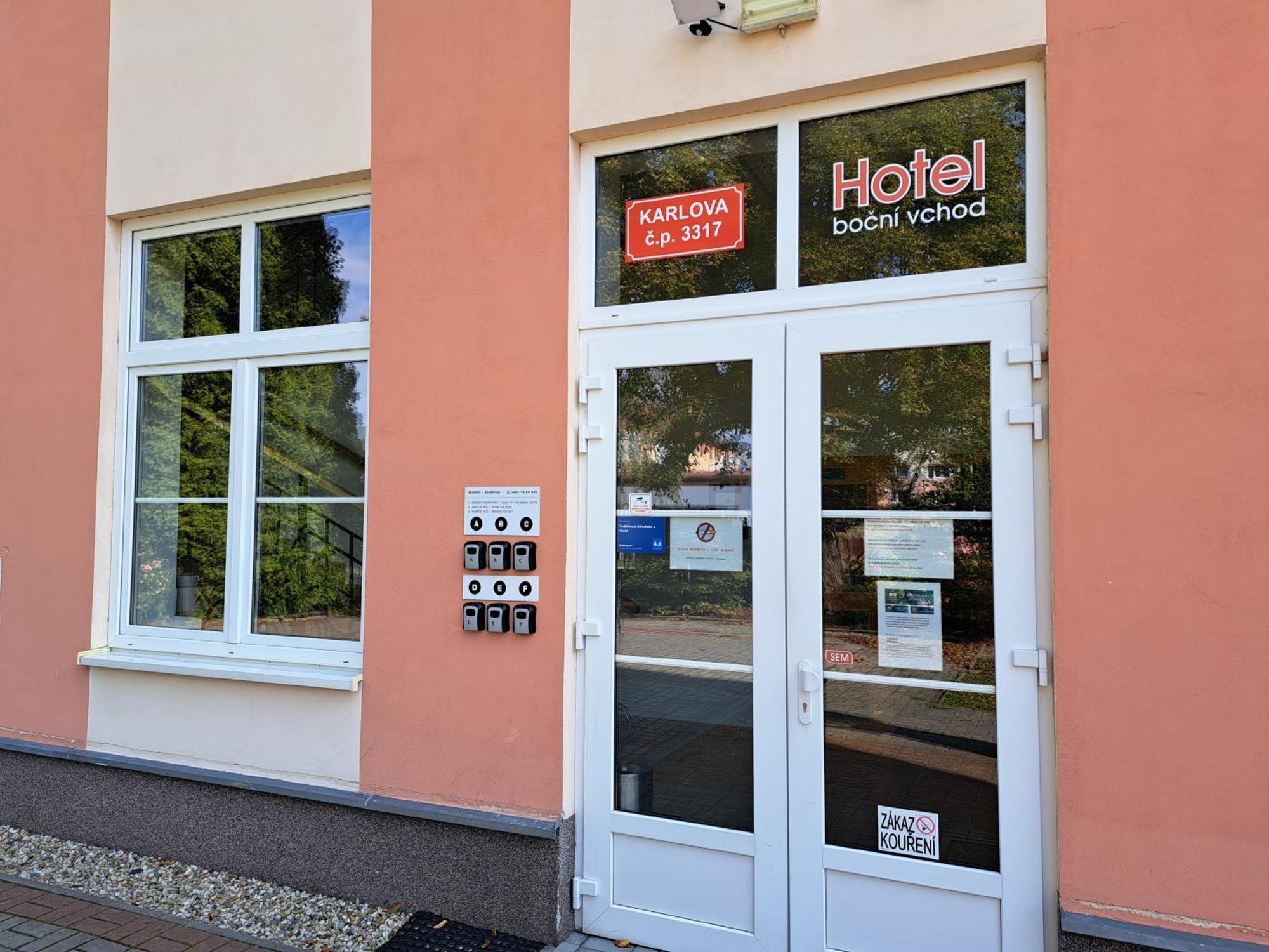 Vzdelavaci Stredisko A Hotel Varnsdorf Exteriör bild