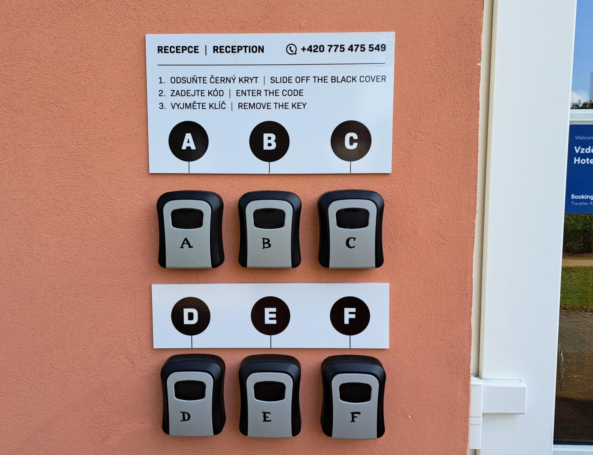 Vzdelavaci Stredisko A Hotel Varnsdorf Exteriör bild